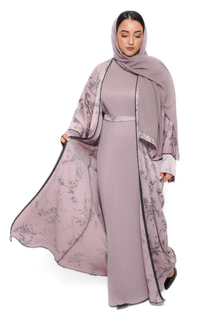 Abaya Manel dans les tons blush, tissu léger et effet plissé délicat